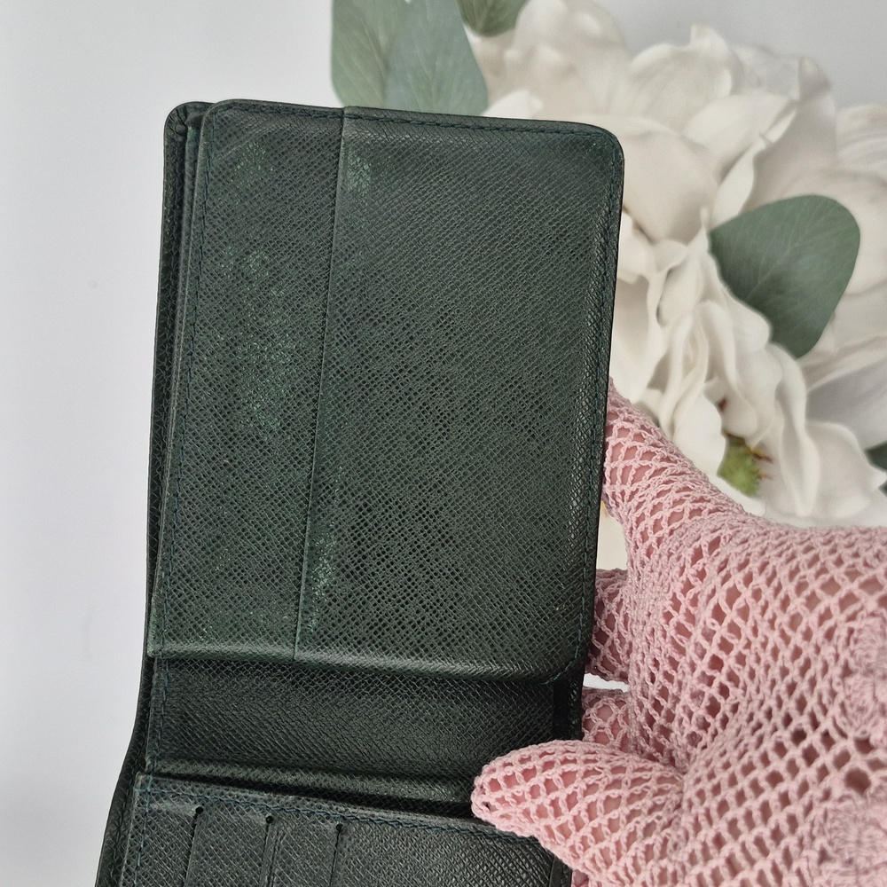AUTHENTIC Louis Vuitton Taiga Wallet - Picture 11 of 13